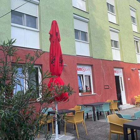Hotel Tifani Szallo à Balatonlelle Extérieur photo